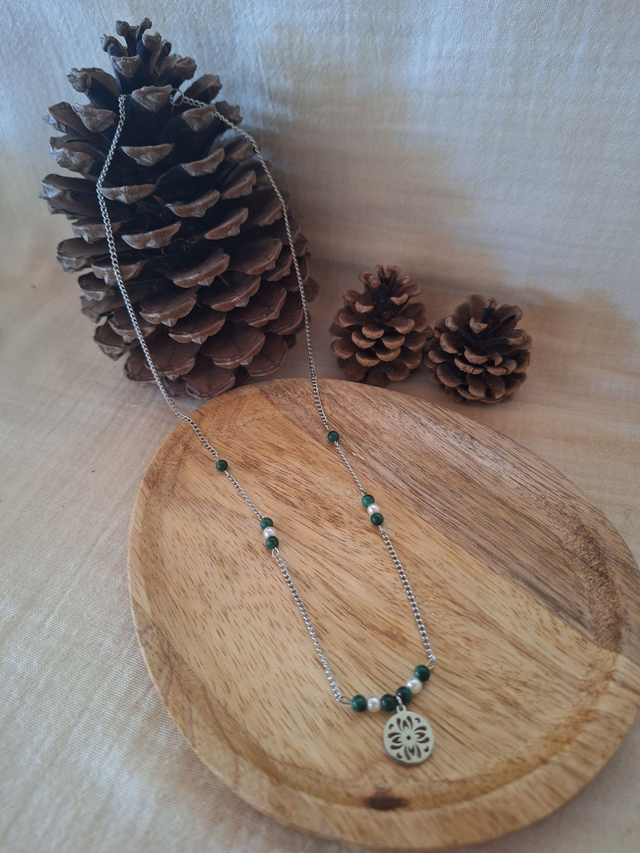 Collier malachite et fleur