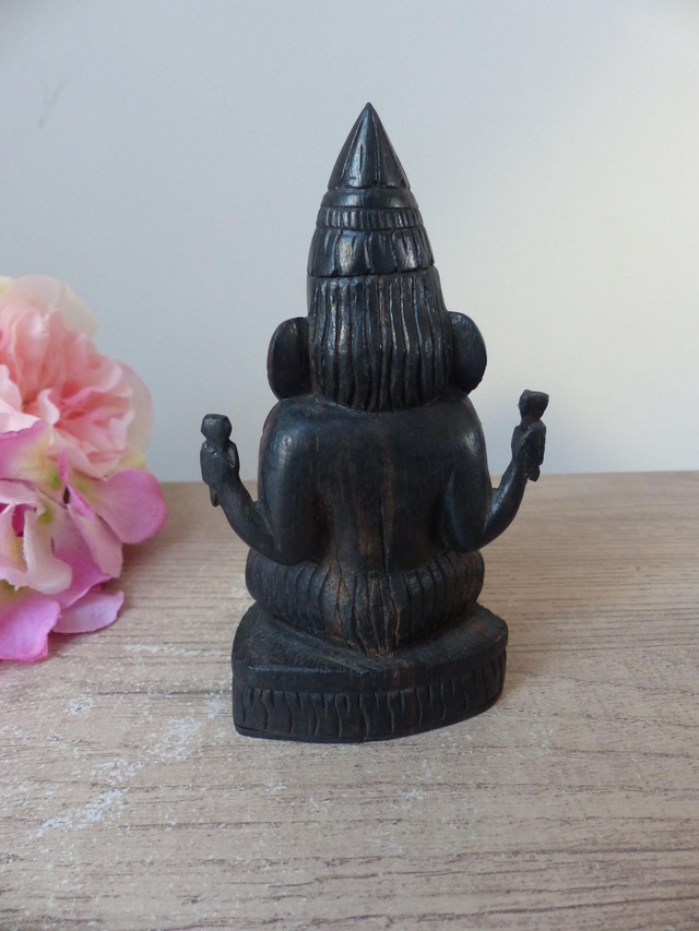 Statuette artisanale de Ganesh en bois marron foncé sculpté à la main – Sculpture hindouiste décorative, symbole de chance et de protection