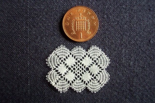 Handmade Lace Mat (Design R2)