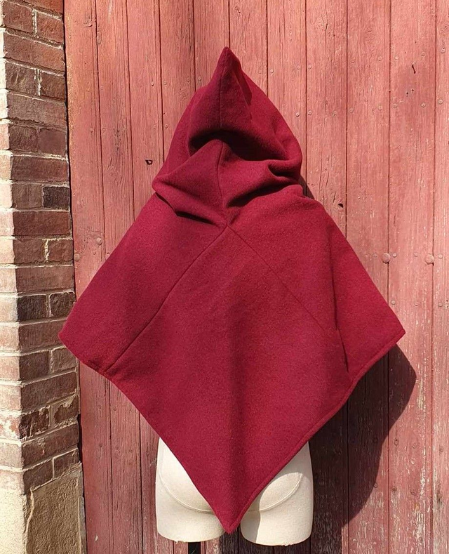 Chaperon Skjoldehamn Triple corne d'Odin en laine doublé lin bordeaux