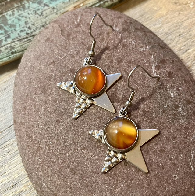 Karneoli Tähti kivikorvakorut