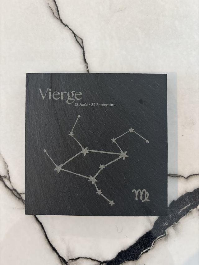 Vierge constellation gravé sur une ardoise 10 x 10 cm