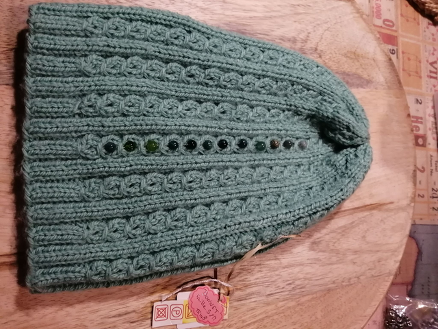 Bonnet brodé en perles