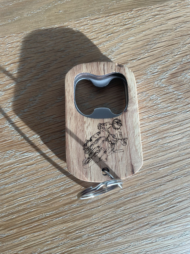 Décapsuleur à emporter partout   en bois  Thème Moto