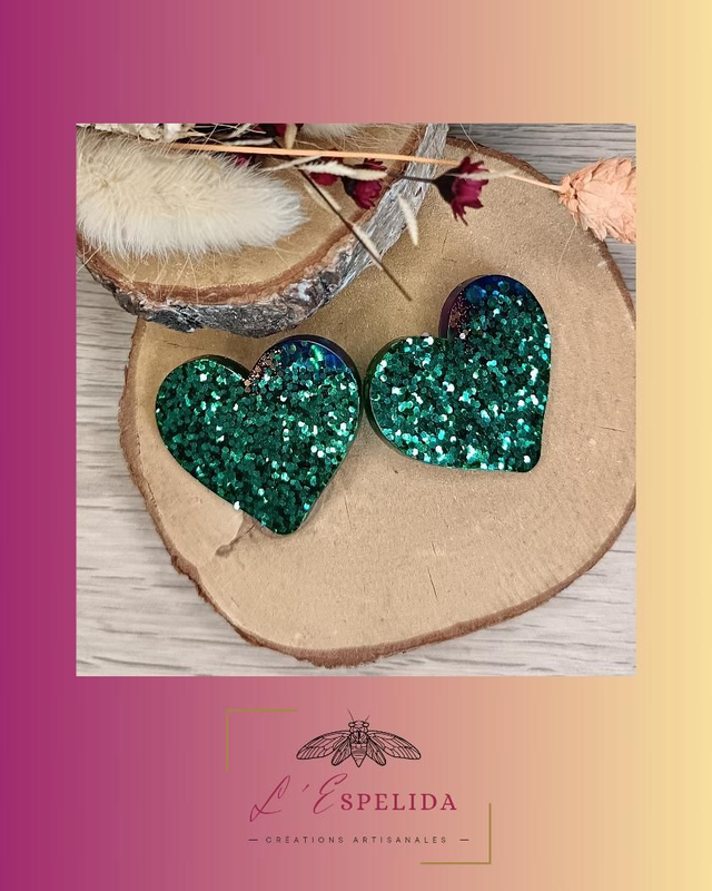 Maxi Love vertes avec pointes rouges et bleues