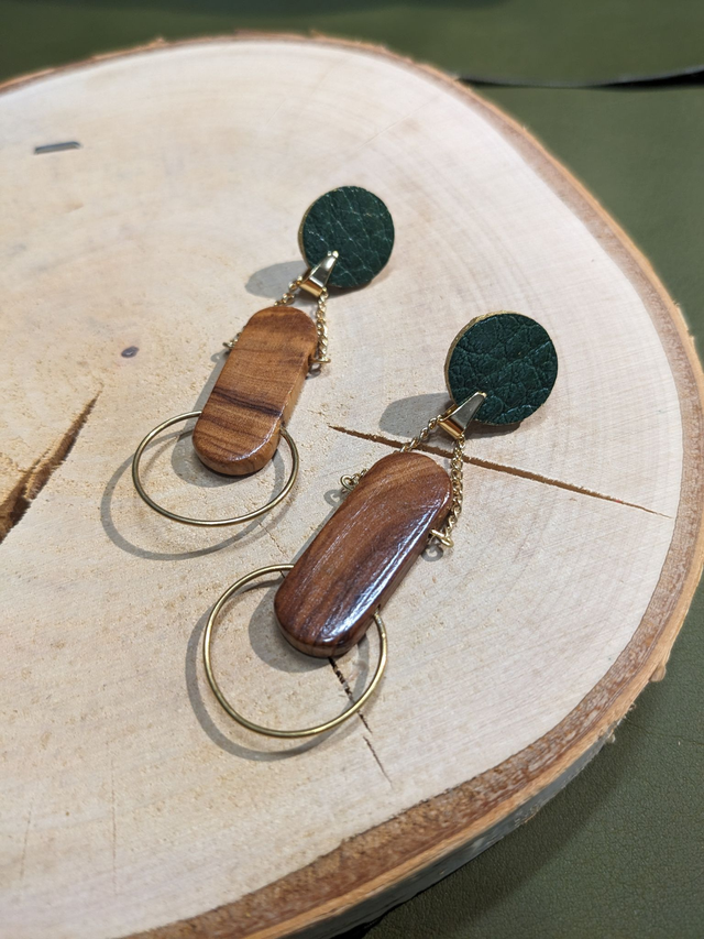 "Lauro" - Pendants Olivier, Cuir et Bronze