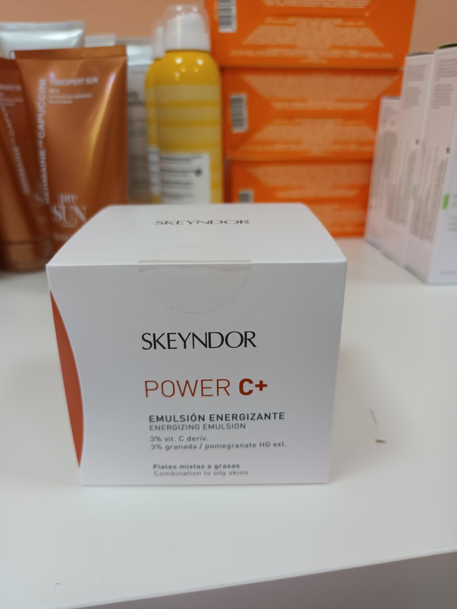 Emulzia s vit.C a SPF 15 pre mastnú, zmiešanú pleť 50ml