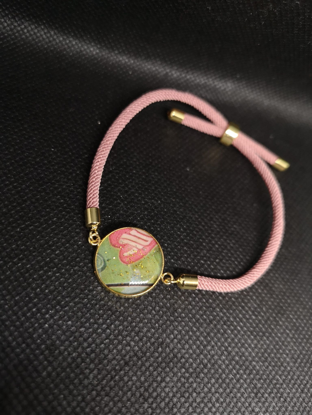 Bracelet doré cordon rose poudré