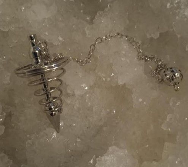 Pendule spirale argenté