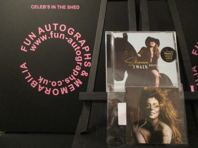 Shania Twain - 'Queen Of Me' Album + Authentic Autographed Album Art Card (1)