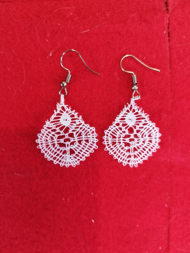 Boucles d&#039;oreilles gouttes (petit modèle)blanc 