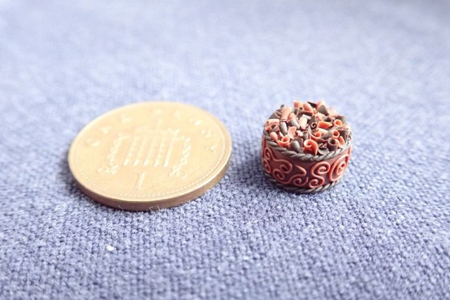 Chocolate Curl Cake (1/24th scale)