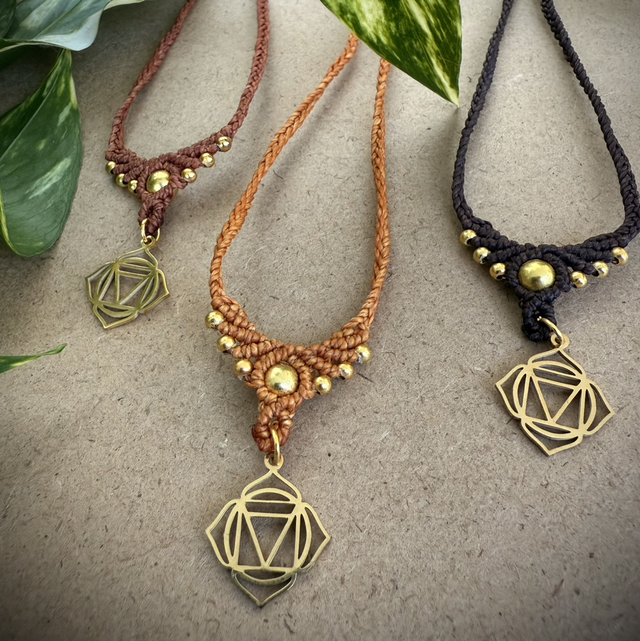 Facade of the Decay Makramee Hippie Halskette mit Charme Anhänger