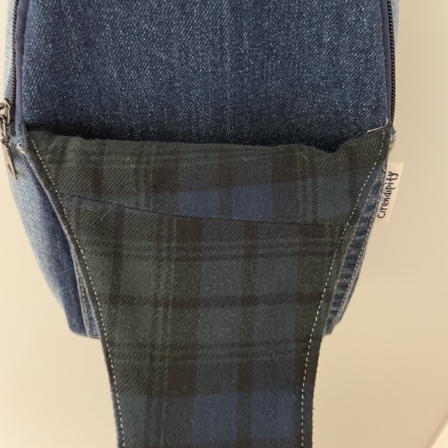 Monty retro sling bag