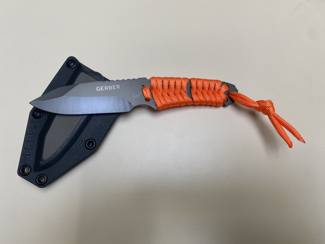 Couteau de survie 
