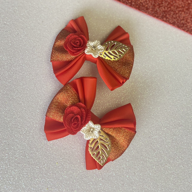 Paire de barrettes brillantes à fleurs 