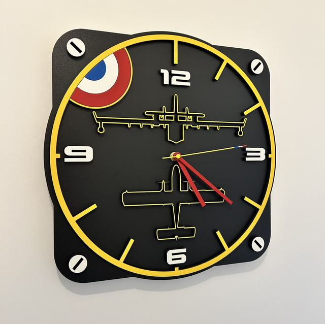Horloge 3D en bois  *Canadair* 