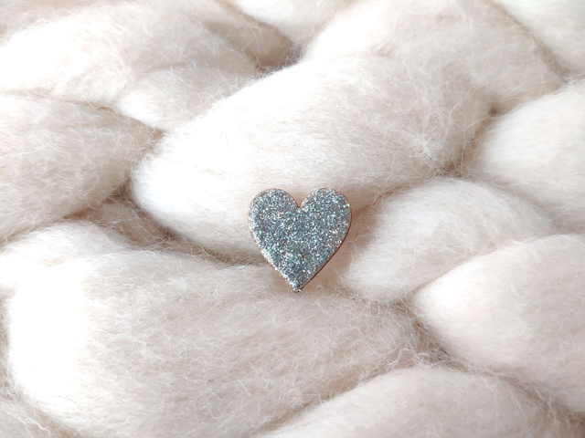 Pin’s Grand Coeur Paillettes colorées