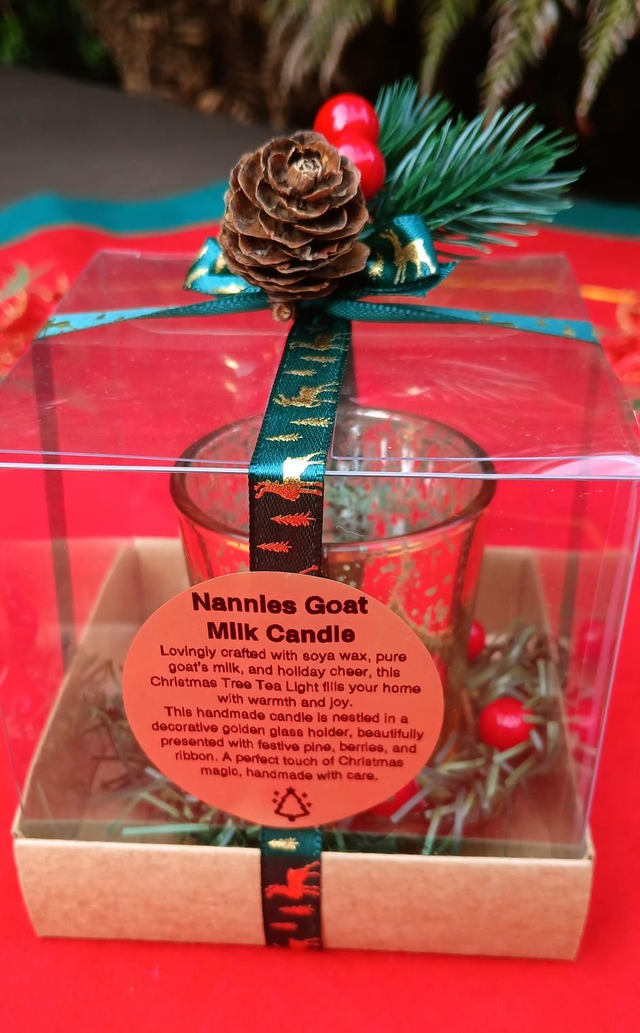 Glass and Berry Wreath Tealight Gift