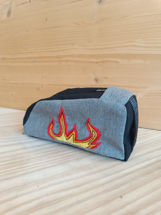 Top Tube 0,6l brodée FLAMMES