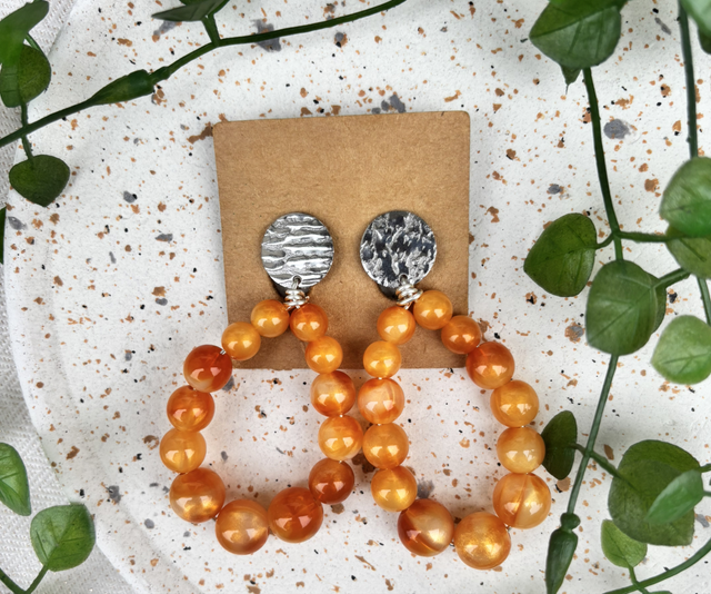 Boucles d’oreilles Perlees oranges marbrées nacrées 