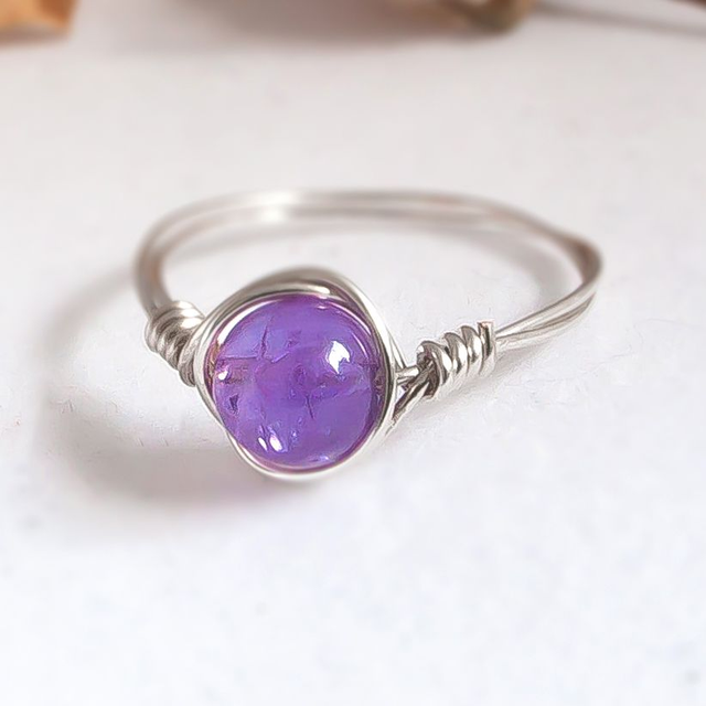 Anillo de hilo de plata 925 con una Amatista