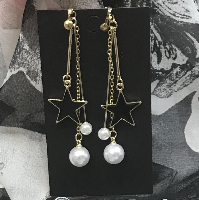 Black/White Clip On Earrings- COE25