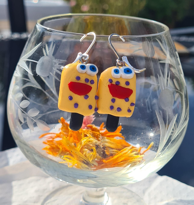 Earrings Happy face lollipop ice lolly yellow