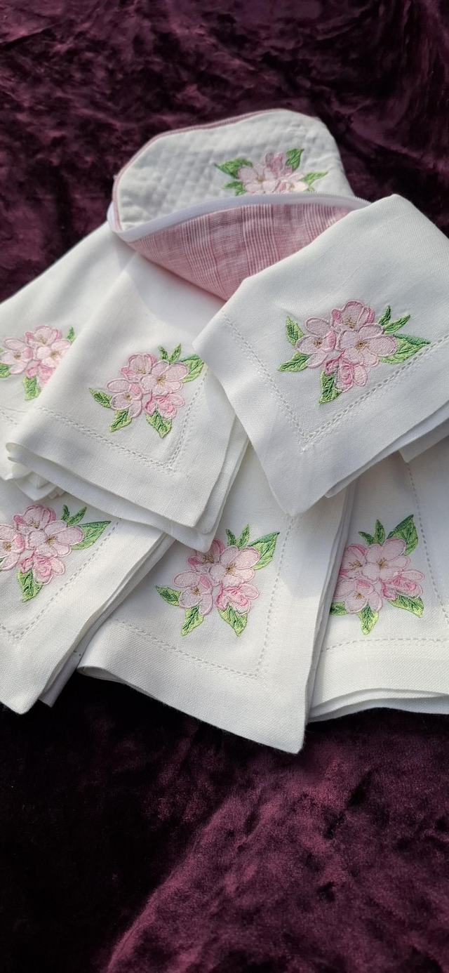 Embroidered Linen Napkins - set of 6 with zipped bag