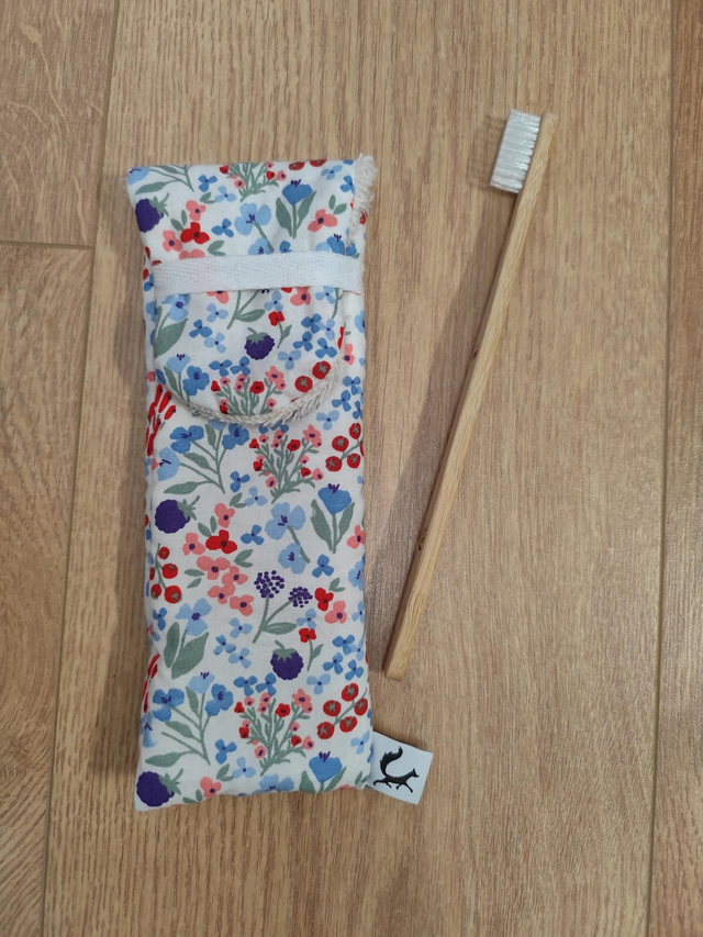 Pochette à brosse à dent