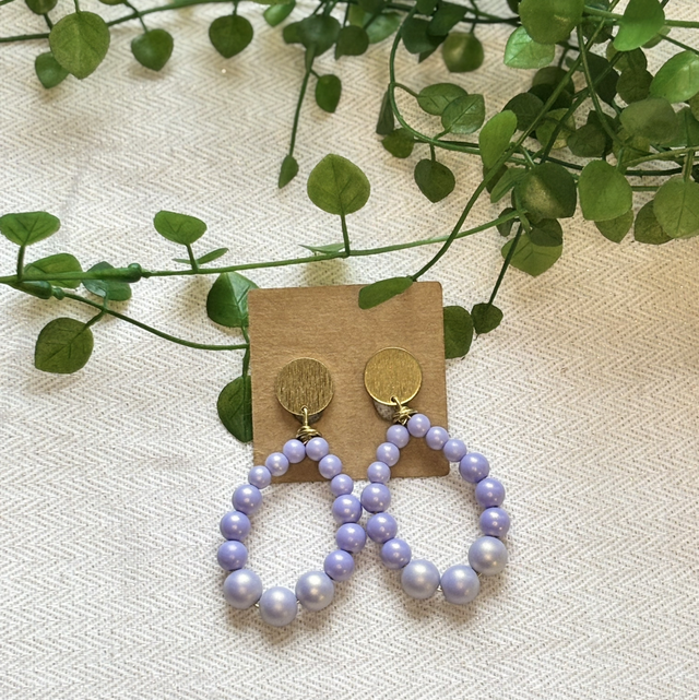 Boucles d’oreilles perlées violettes et dorées (2 teintes)