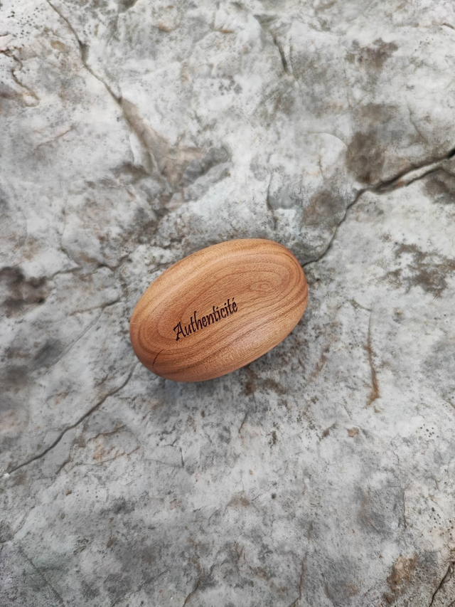 Caillou en Bois de Cerisier "Authenticité"