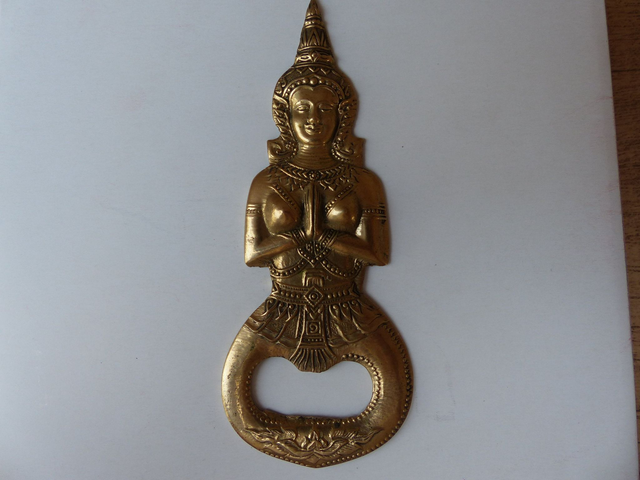 Ancien et rare décapsuleur ouvre bouteille déesse thaïllandaise, décoration bar, bistrot, cadeau oriental zen méditation, figurine en laiton