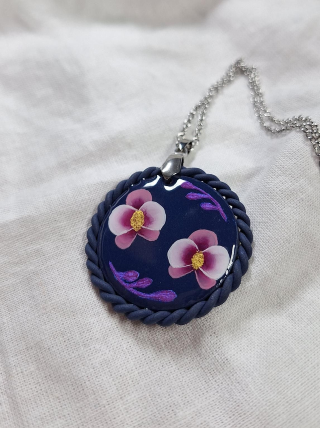 Pendentif Flora - Fleurs roses (rond)