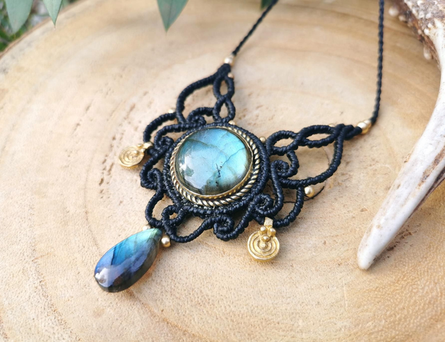 Collier ~ Labradorite sertie laiton
