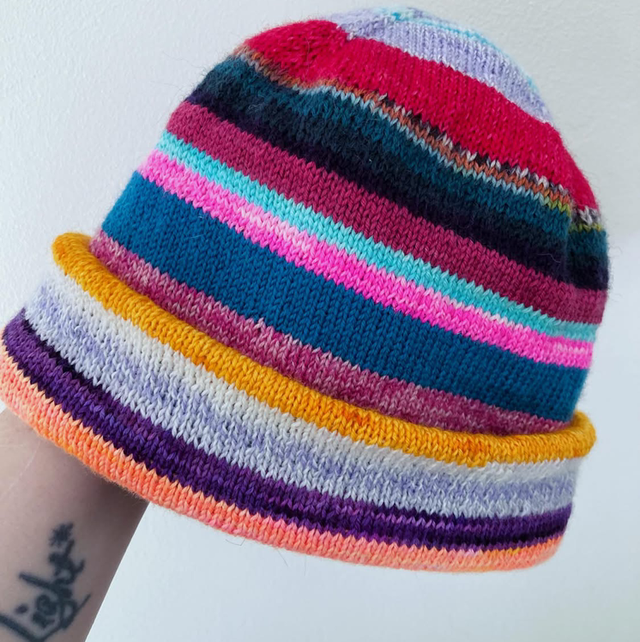 'Chaos' - Reversible hand-knit hat