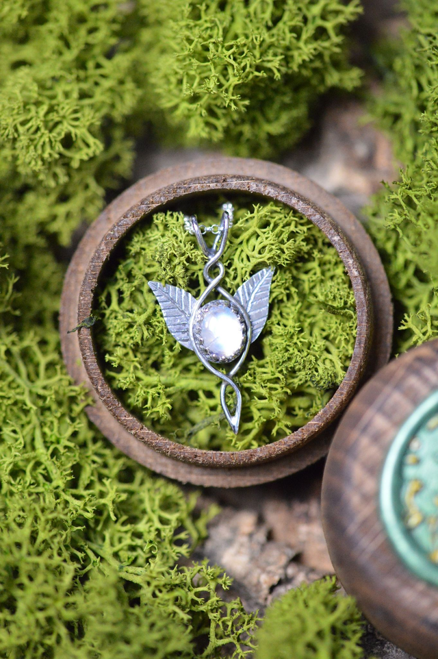 Pendentif Elfique - "Lueur" Pierre de Lune 2