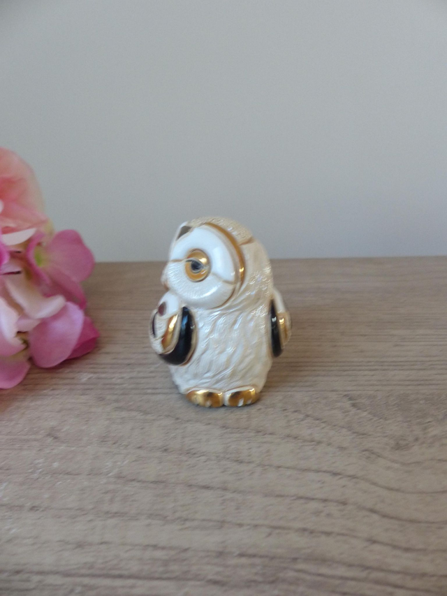 Figurine Miniature Chouette Effraie en Céramique Émaillée – Sculpture Artisanale De Rosa Peinte à la Main – Collection Animaux et Oiseaux