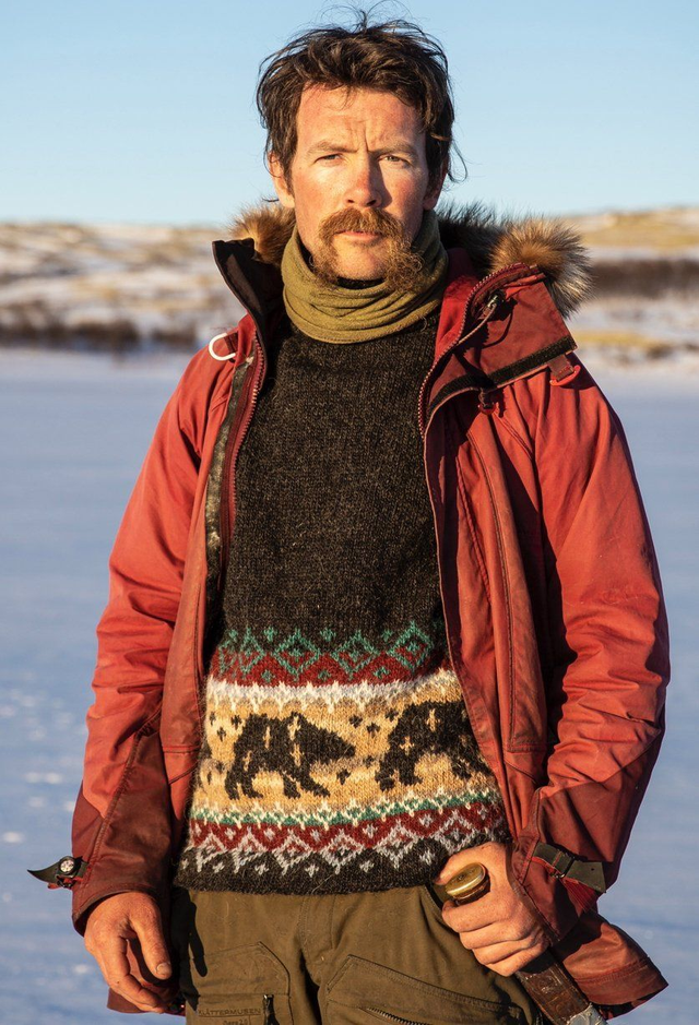 Kvitebjørn - White Bear - Col 06 (Black Lettlopi - 8 Colours) - Wool & Pattern - Linka Neumann