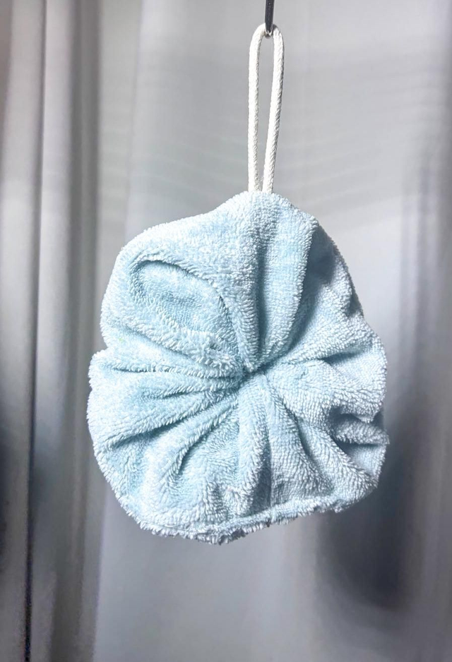 Fleur de douche bleu gris