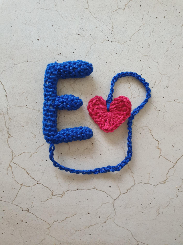 Buchzeichen 3D  - Buchstabe mit ...