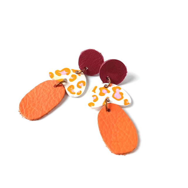 Boucles d&#039;Oreilles Inspiration Années 70 - CUIR et PLASTIQUE FOU - Orange et violet - Pièces Artisanales et Uniques