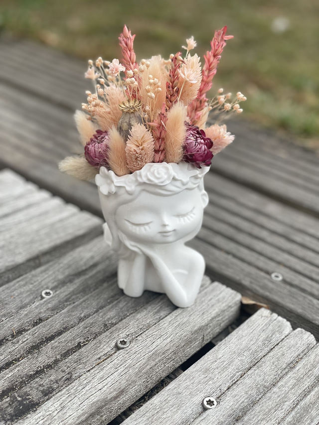  Visage en jesmonite avec fleurs séchées "Rêverie Florale"