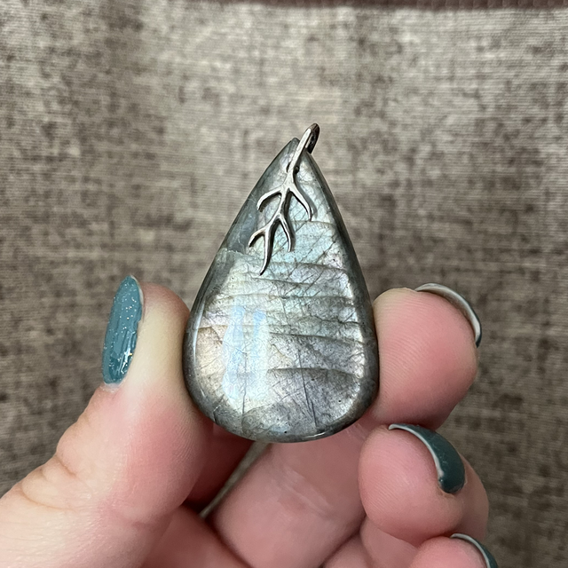 Pendentif en Labradorite et bélière argent 