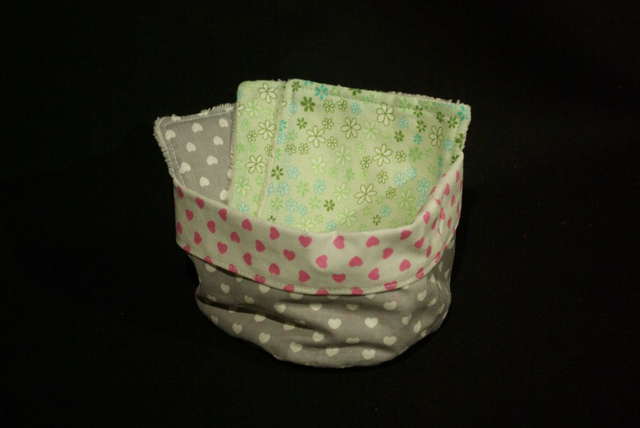 705-Panière à lingettes grise à petits coeurs, diamètre 13 cm