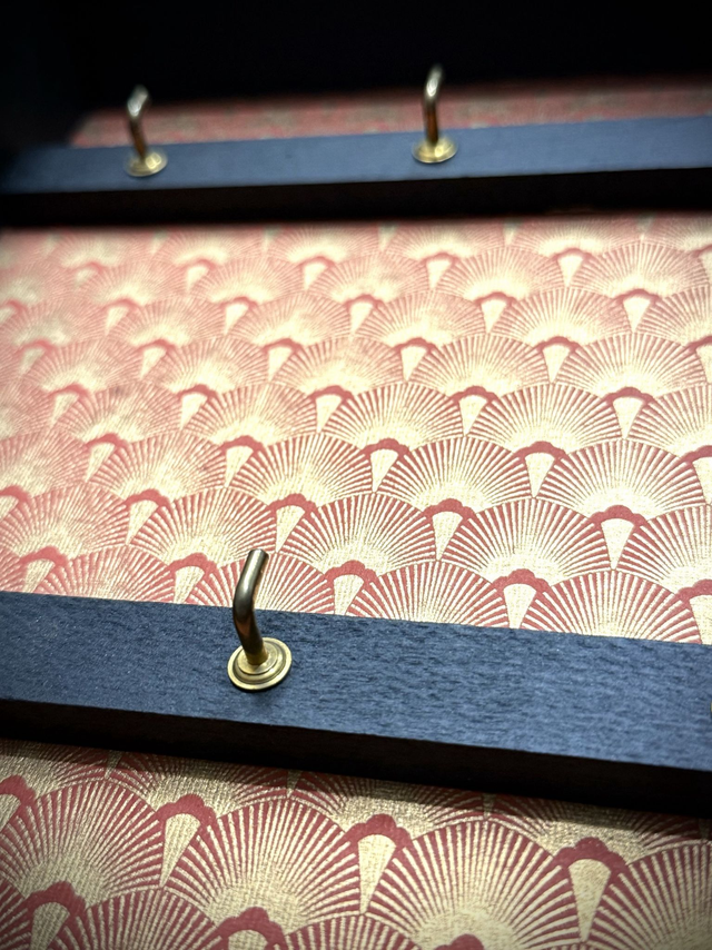 Ancienne boîte à clés 18x24cm