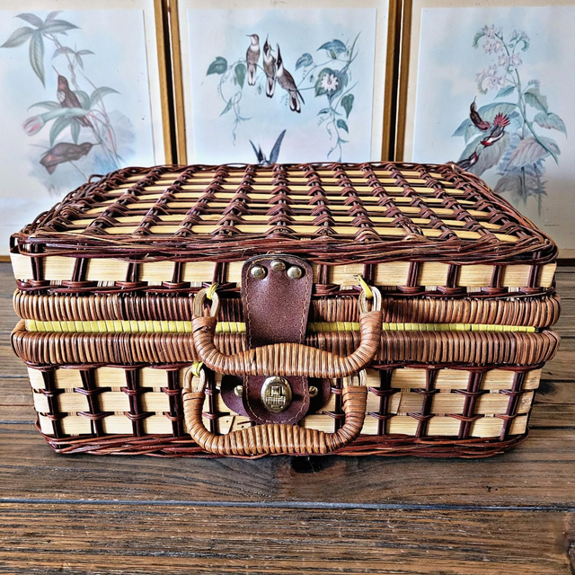 X Valise en osier tressé marron foncé et clair, fermeture métallique 