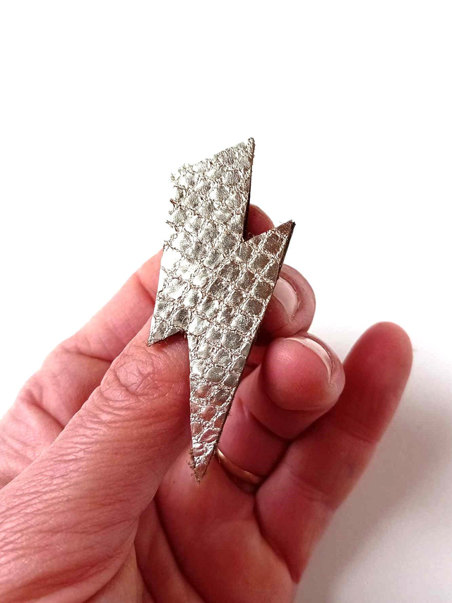 Broche éco-responsable en chute de SIMILICUIR et CHAMBRE à AIR de tracteur - Rock - Pièce Artisanale et Unique 