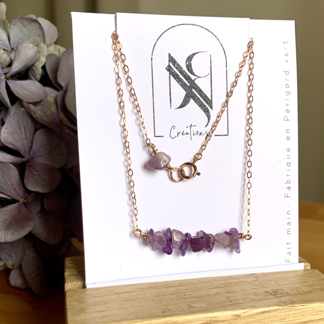 Collier, en or rose laminé (Goldfilled) , habillé d’Améthystes naturelles  (longueur 42cm)