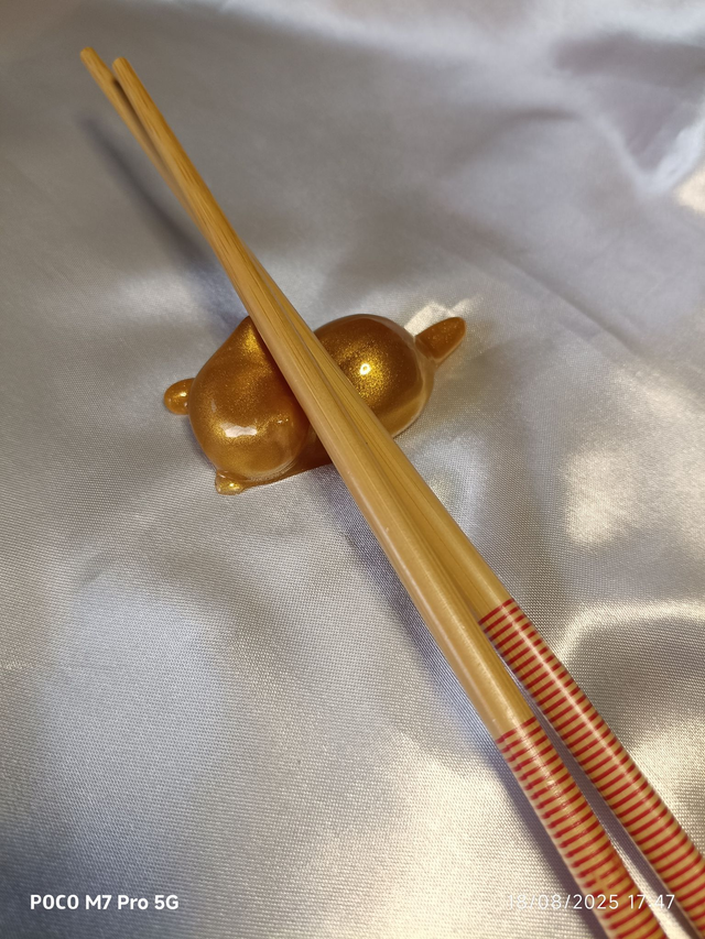 Chat repose baguette